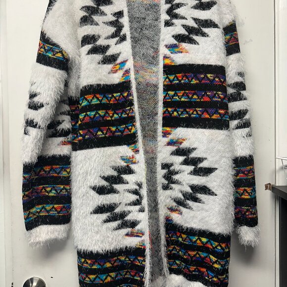 On Blue Aztec Design Fuzzy Cardigan Size M - Picture 3 of 9